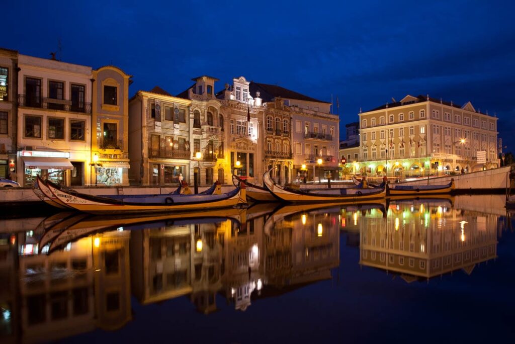 Moliçeiros in het Canal Central in Aveiro