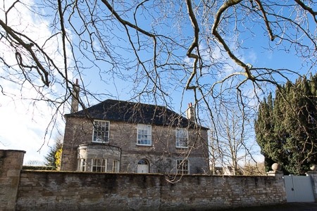 Het huis van Lady Crawley in Bampton, te zien tijdens een rondreis Downton Abbey Country