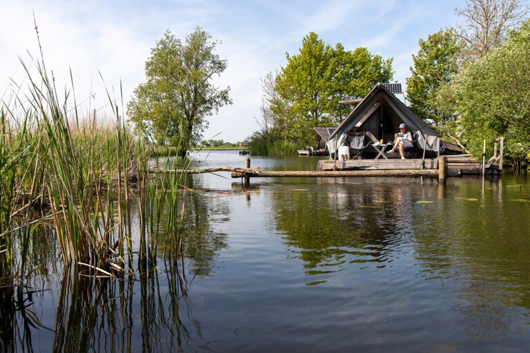 Floating Lodges bij Fort Uitermeer