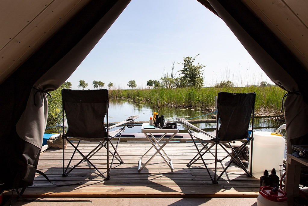 Uitzicht vanaf het voordek van de Floating lodge