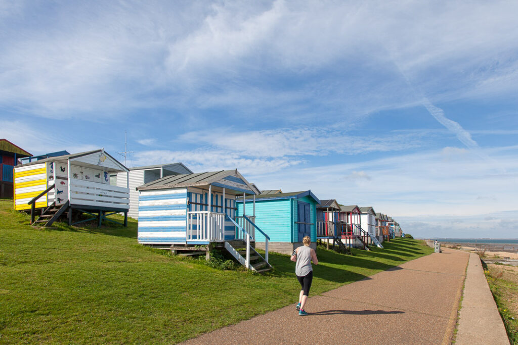 Gekleurde strandhuisjes bij Herne Bay